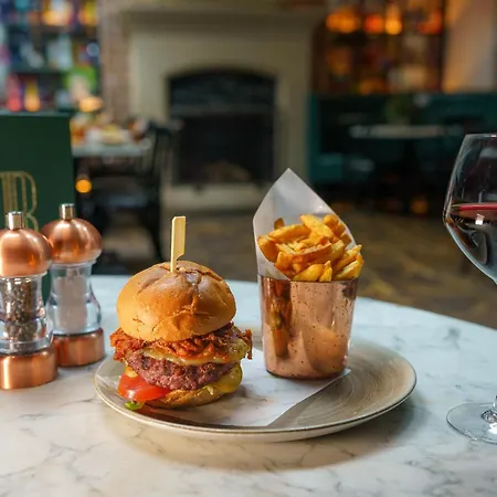 ホテル Black Ivy 4*