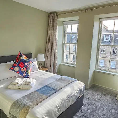 Royal Mile - Bright 2 Bedroom אדינבורו