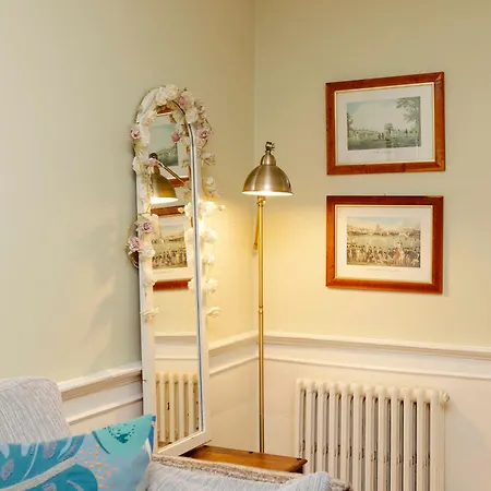 アパート Joivy Beautiful Apartment, Private Garden, Calton Hill *