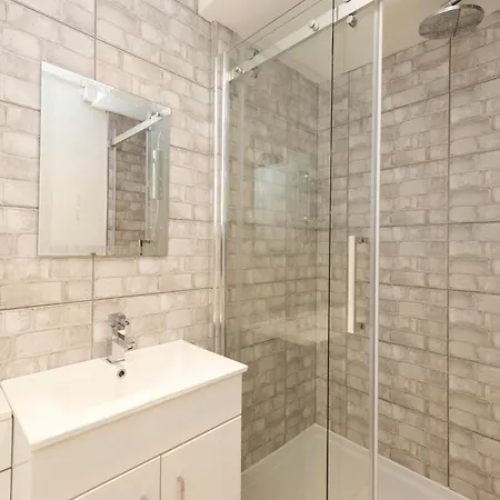 아파트 Joivy Beautiful Apartment, Private Garden, Calton Hill *