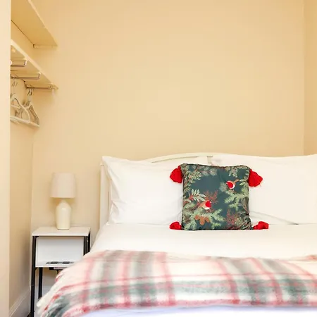 Joivy Beautiful Apartment, Private Garden, Calton Hill アパート