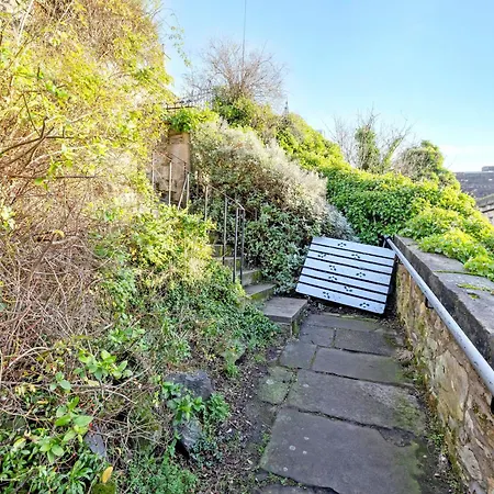 Joivy Beautiful Apartment, Private Garden, Calton Hill Apartment *