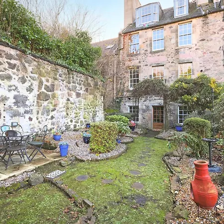 Joivy Beautiful Apartment, Private Garden, Calton Hill アパート