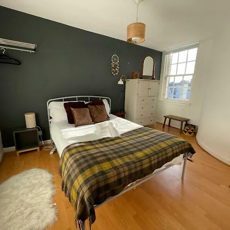 Lägenhet Charming 3 Bedroom In The Heart Of Vibrant Old Town