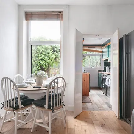 3 Bedrooms Bungalow, Sleeps 6, Free Parking With Garden 公寓