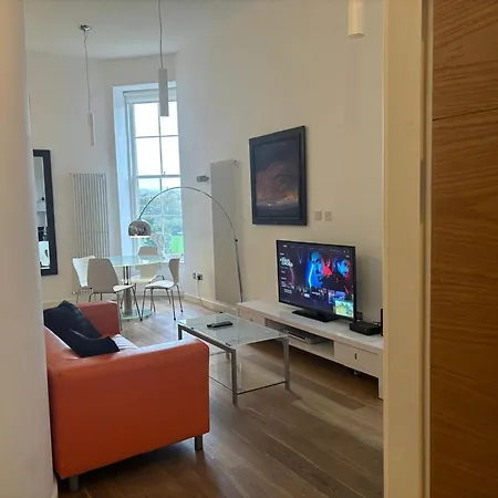 Spacious One Bed Quartermile With Breathtaking Park Views - V Apartment Edinburgh