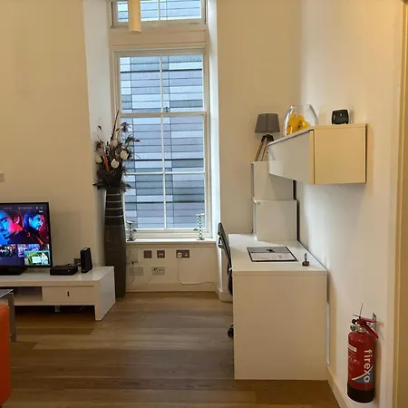 Spacious One Bed Quartermile With Breathtaking Park Views - V