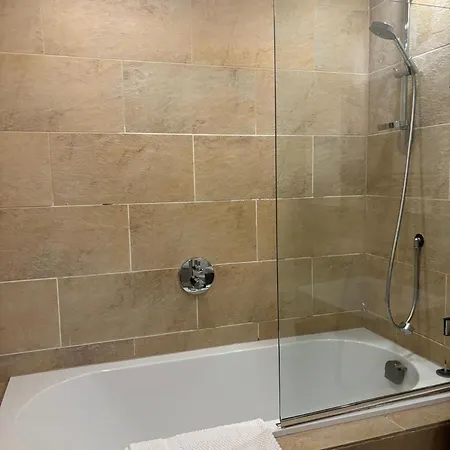 Spacious One Bed Quartermile With Breathtaking Park Views - V Apartment *