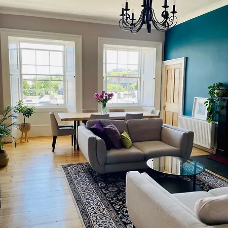 Spacious Georgian In Centre