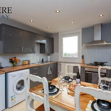 Stylish 3 Bedroom Apartment,