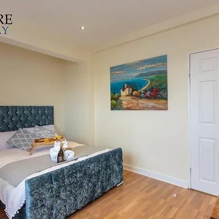 Daire Stylish 3 Bedroom Apartment, *