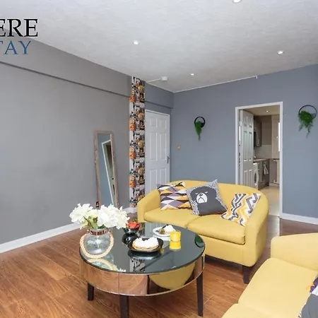 Stylish 3 Bedroom Apartment, Daire *