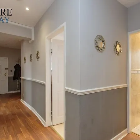 Daire Stylish 3 Bedroom Apartment, *