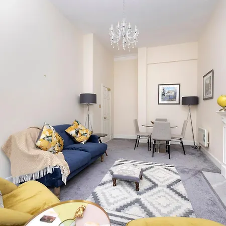 Stylish 2-bedroom Old Town Next To Royal Mile *