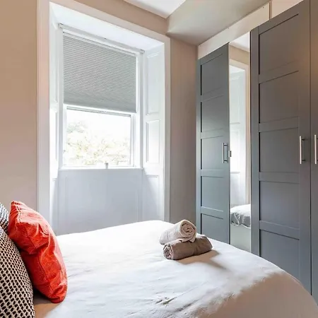 Spacious 3 Bed In Marchmont شقة