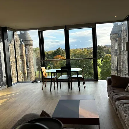 Stunning Park View Quartermile Close Proximity To Castle