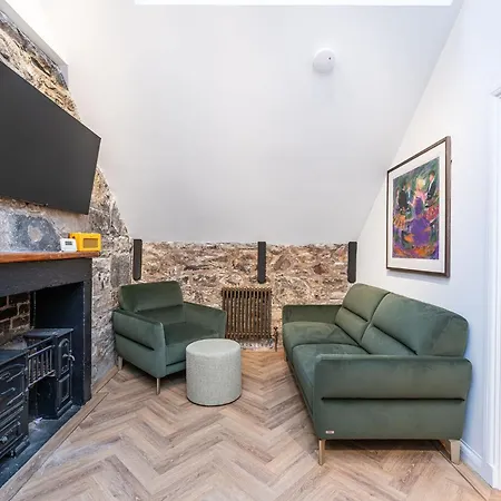 The Coach House Apartment