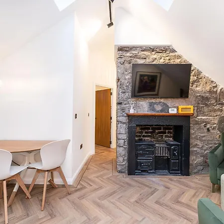 The Coach House Apartment *