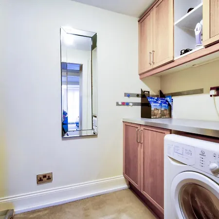 Guestready - Beautiful New Town With Patio Lägenhet *