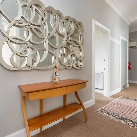 Spacious 3 Bed In Marchmont شقة *