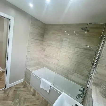 Luxury Spacious 4 Dbl Br House With Free Parking Edinburgh