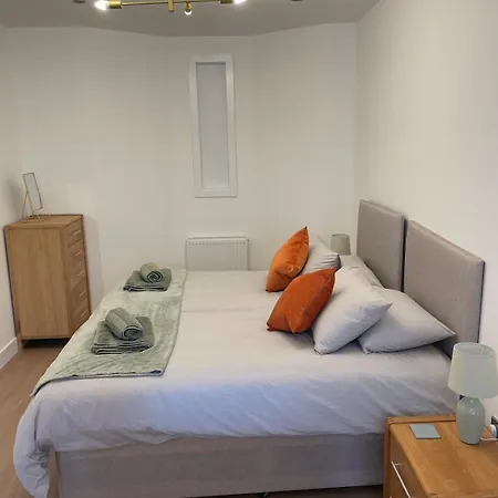 Apartment Modern Apartment, Access To Holyrood & *