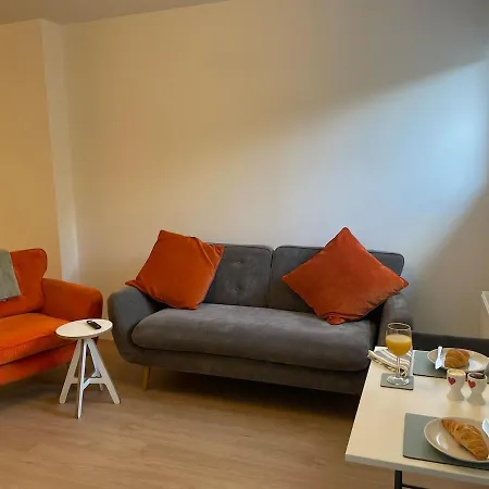 Modern Apartment, Access To Holyrood & * Edinburgh