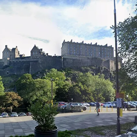 Apartmán 2 Bedroom Sofa Bed In Livingroom Castle View 1st Floor Sleeps 6 *