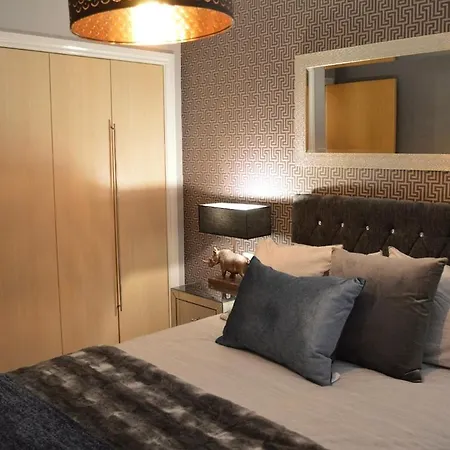Apartment Luxury Boutique Apartment, Free Parking & Gym