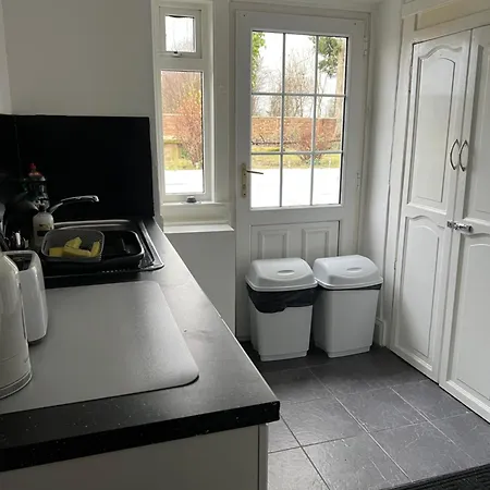 Gogarstone Apartment *