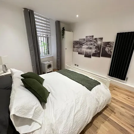 Stunning Refurbished Main Door Marchmont 아파트