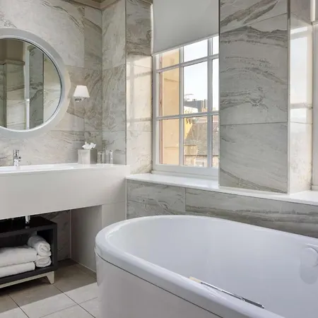 Doubletree By Hilton Centre 4*