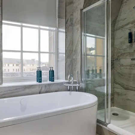 Doubletree By Hilton Centre Hotel