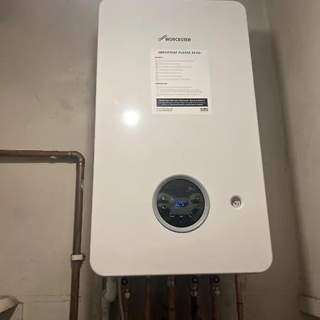 One Bedroom In Gorgie With New Heating System Edimburgo