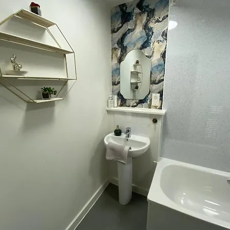 Iona's Family Retreat B Apartment *