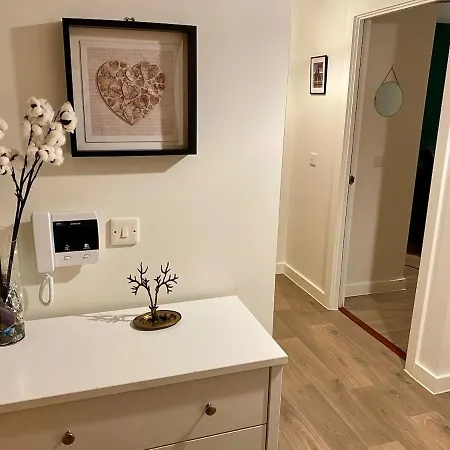 Iona's Family Retreat B Apartment