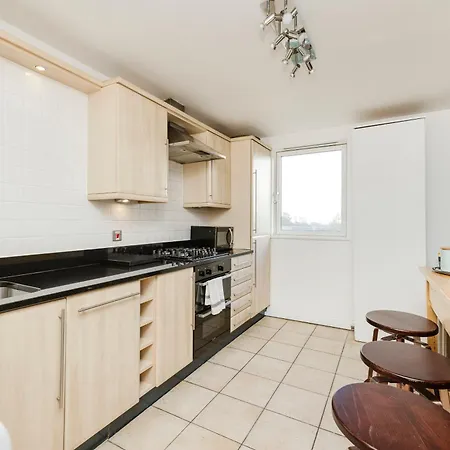 Joivy Stylish 3 Bed, 3 Bath Flat With Balcony In Old Town Apartmán Edinburgh