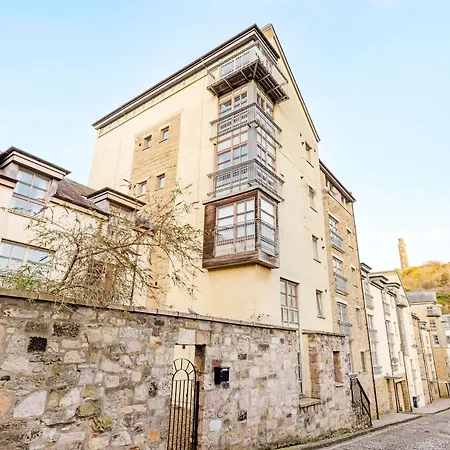 Apartmán Joivy Stylish 3 Bed, 3 Bath Flat With Balcony In Old Town *