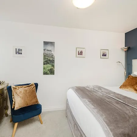 Apartmán Joivy Stylish 3 Bed, 3 Bath Flat With Balcony In Old Town