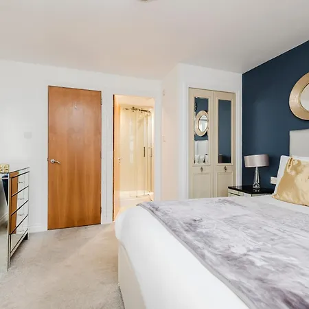 Joivy Stylish 3 Bed, 3 Bath Flat With Balcony In Old Town Apartmán *