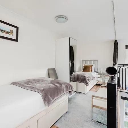 Joivy Stylish 3 Bed, 3 Bath Flat With Balcony In Old Town Apartmán *