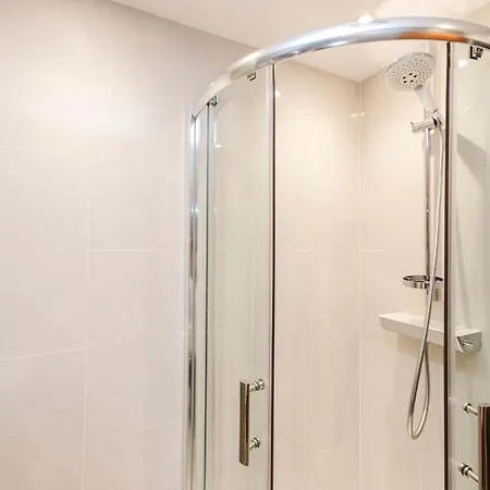 Apartmán Joivy Stylish 3 Bed, 3 Bath Flat With Balcony In Old Town *