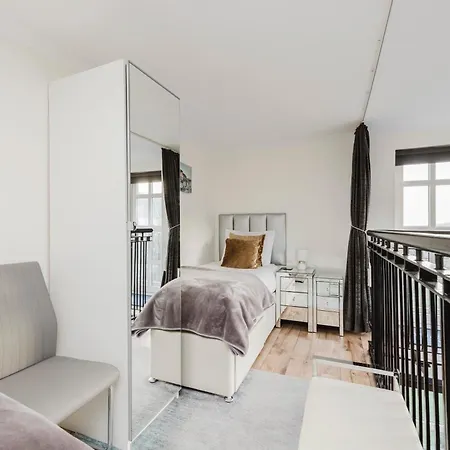 Joivy Stylish 3 Bed, 3 Bath Flat With Balcony In Old Town Apartmán Edinburgh