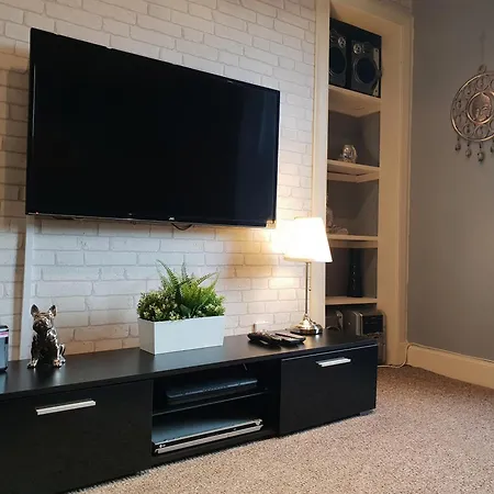 Modern Broughton Apartment - Walk To New Town, City Centre And St James Quarter *