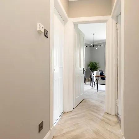 Castle View In The Heart Of Historic Old Town