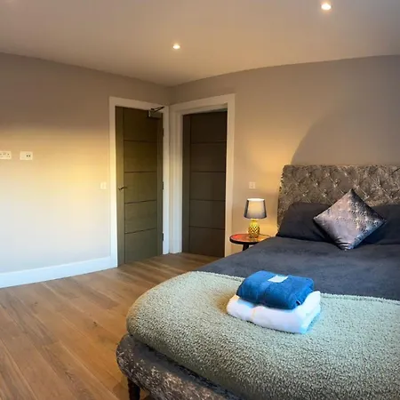 Breathtaking 5 Bedroom Townhouse In Murrayfield Location, Free Parking * Edinburg