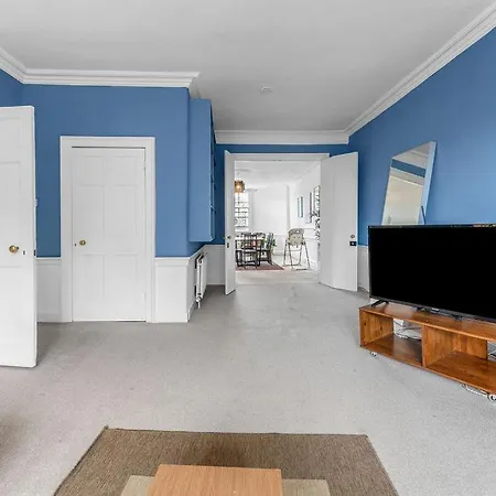 アパート Super Spacious 4 Bed, Sleeps 6 *