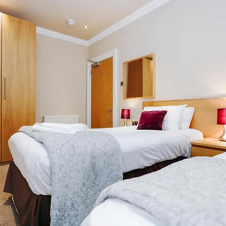 Large 3 Bed 3 Bath - New Town Appartamento