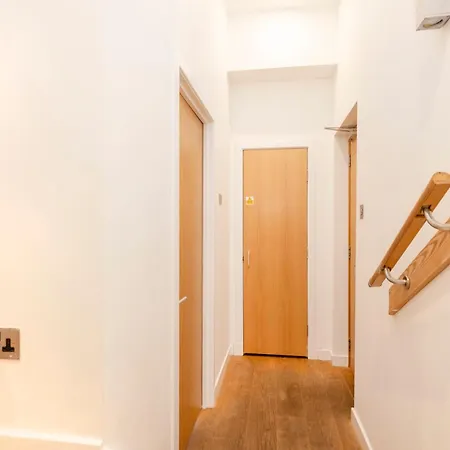 Joivy Chic 2-br Flats Near Castle * Edimburgo