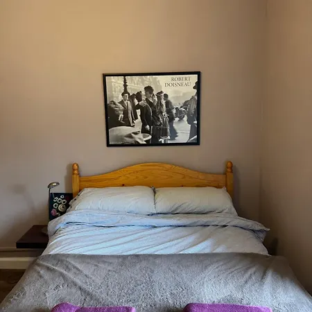 In Historic Tenement Shared Near Old Town Проживание в семье *